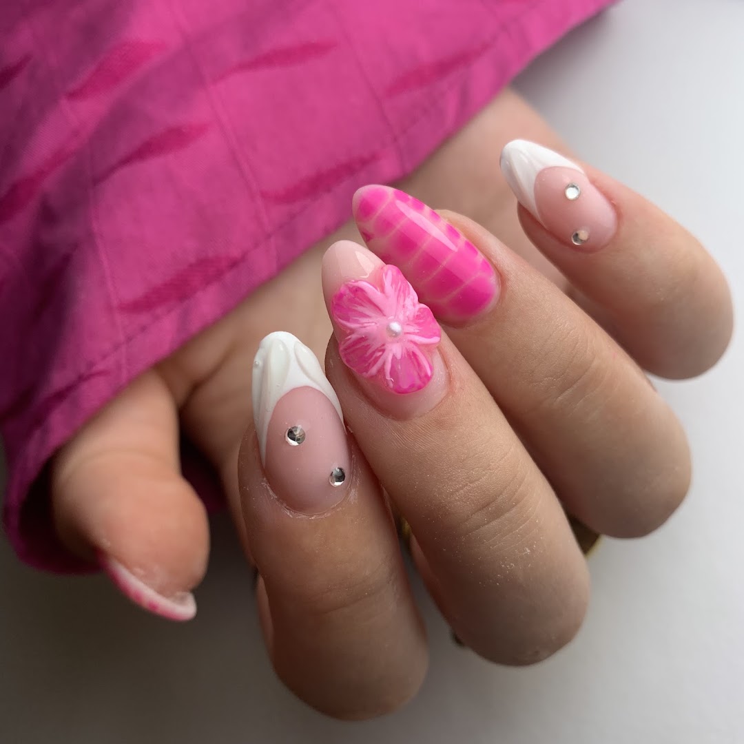 3D bloem nail art in roze tinten